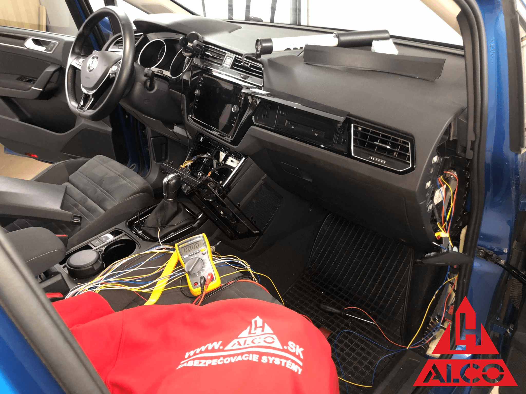 VW interiér – kabeláž a inštalácia, ALCO zabezpečovacie systémy