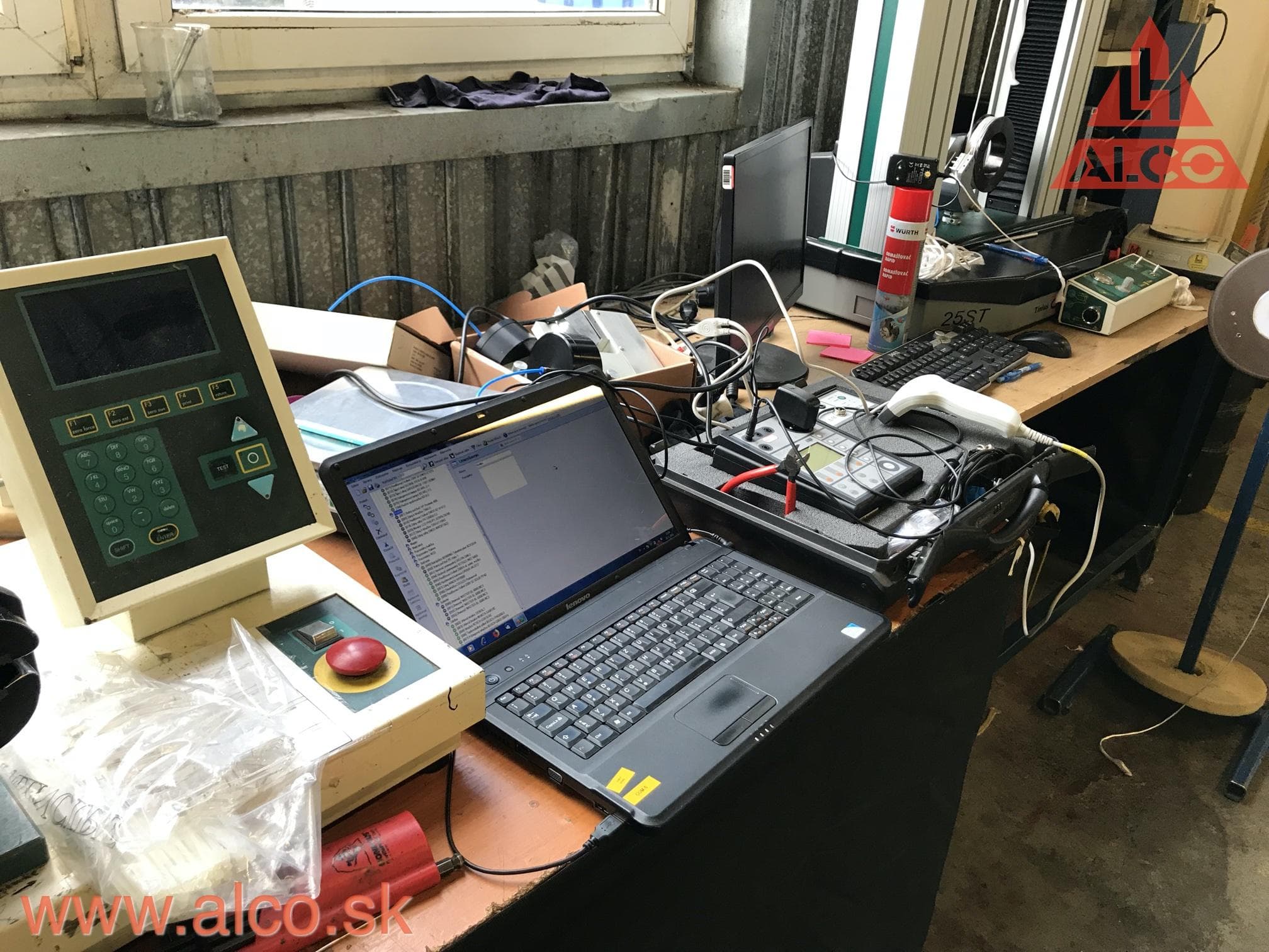 Pracovisko pre revízie – meracie prístroje a databáza