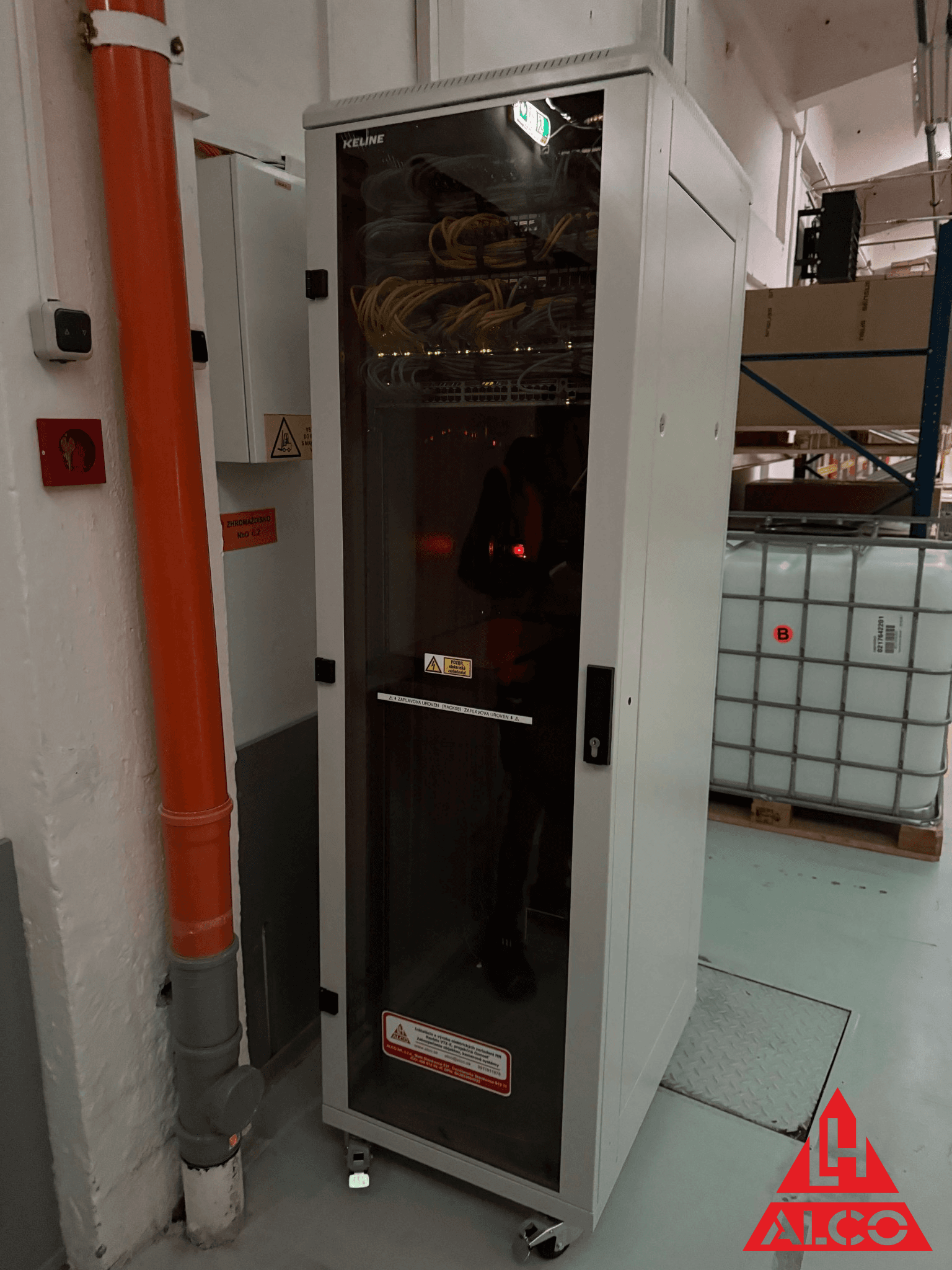 Tím pri ukladaní káblov – modernizácia štruktúrovanej kabeláže