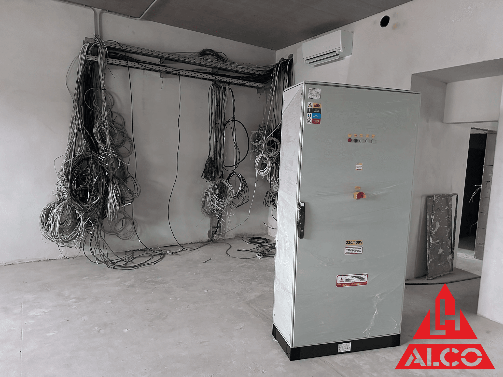 Sieťové a elektrorozvodné skrine, káblovanie na trinkách – inštalácia ALCO