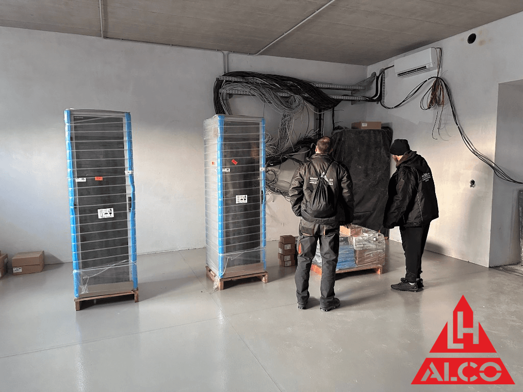 Komplexné riadenie budovy SIMAP – centrálny rozvádzač a káblové trinky